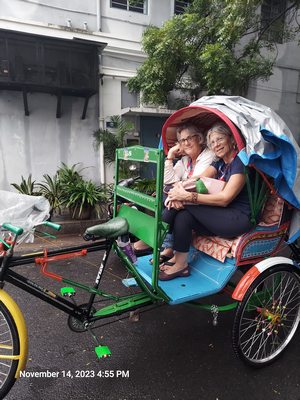 4-sisters in rickshaw